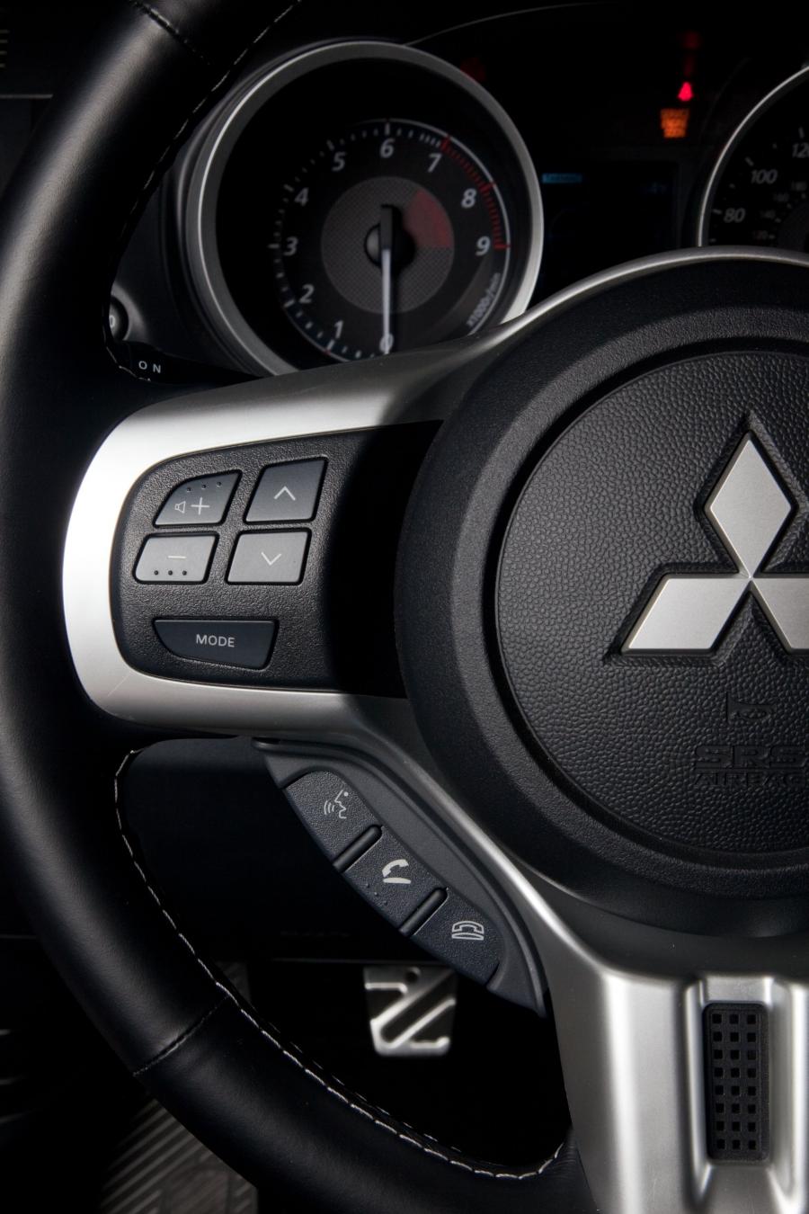  Mitsubishi Lancer Evolution X GSR 2012 года  (фото 9 из 18)